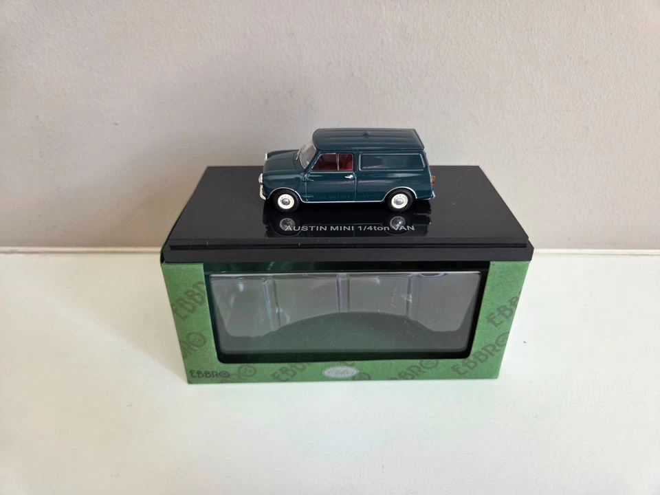 Furgone Ebbro 1/43 Austin Mini 1/4 di tonnellata - verde - 1960 - 44561 - Immagine 1 di 4