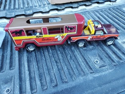 VTG Nylint Horse Stables Truck & Trailer Champion Show Horses Set Maroon Red - Image 1 of 4