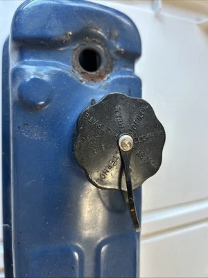 Tampa de válvula Ford azul genuína vintage com tampa - Imagem 1 de 3