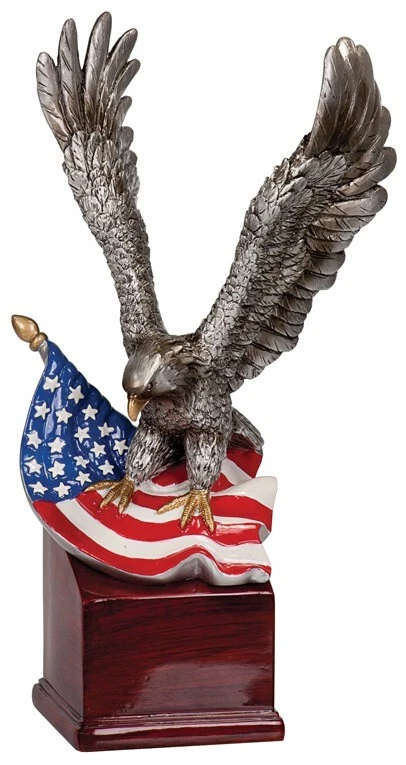ÁGUILA CALVA AMERICANA Desembarco ESTATUA Bandera Patriótica Americana FIGURA ESCULTURA Foto 1 de 1