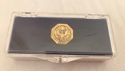 Prendedor de solapa de corbata vintage de 15 años de servicio de Estados Unidos Foto 1 de 2