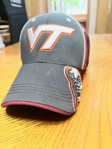 OFICIAL VIRGINIA TECH HOKIES ONE FIT GORRA EMBLEMA BILLETE POR TOP OF THE WORLD - Imagen 1 de 7