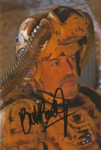 DOCTOR WHO: BILL BAILEY 'DROXIL' SIGNED 6x4 ACTION PHOTO+COA - Picture 1 of 1