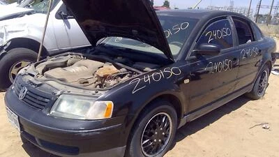 Conjunto de nudillo trasero derecho VW Passat 1999 pasajero eje con cubo de rueda Foto 1 de 4