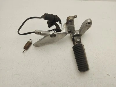 Yamaha YZF 1000 THUNDERACE правая передняя ножная вешалка и стоп-переключатель и кронштейн - Изображение 1 из 4