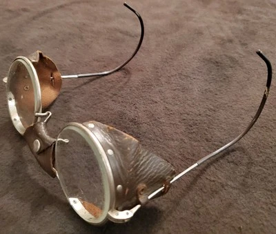 ÓCULOS DE SEGURANÇA VINTAGE (MSA) da marca com protetores laterais de couro STEAMPUNK - Imagem 1 de 4