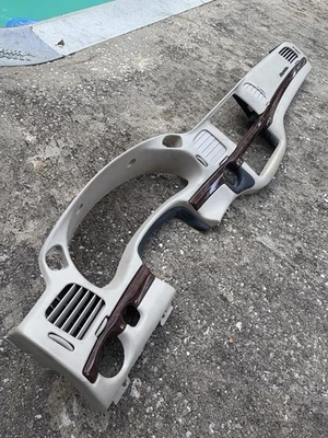 00-05 Chevy Impala Velocímetro Tablero Medidor Racimo Bisel Gris Grano Madera R697 Foto 1 de 4