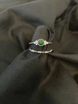 Juego de anillos de boda Belcher tono plata con banda de piedra verde talla 9 #1472 Foto 1 de 2