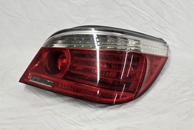 Conjunto de luz trasera exterior derecha pasajero BMW 535XI 2008-2010 Foto 1 de 4