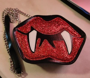 Bolso Bandolera MIP_ Colmillos Vampiro - Perfecto para Teléfonos, Llaves y Lápiz Labial - Imagen 1 de 10