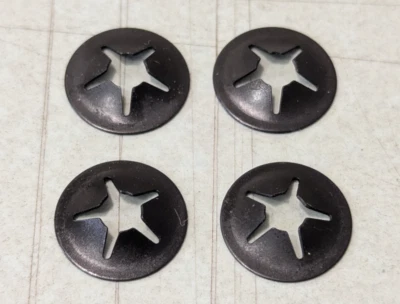 Лот из 4 подлинных фиксаторов пружинных пластин отражателя Vespa Piaggio 181351 OEM НОВЫЕ - Изображение 1 из 3