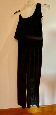 Mono para mujer XOXO negro terciopelo pierna ancha un hombro grande Foto 1 de 4