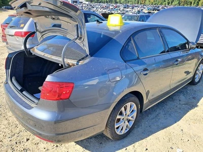 Used Right Tail Light Assembly fits: 2012 Volkswagen Jetta Sdn exc. City quarter Foto 1 de 4