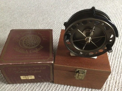 "Carrete de pasador central vintage J W Young Purist 2030 4"" en número de caja S/R0328" Foto 1 de 4