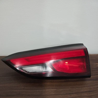 GMC Terrain 2018-2021 luz trasera interior en la tapa del maletero - pasajero derecho - 84377189 Foto 1 de 4