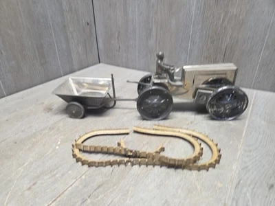 Antique 1910 Animate Toys Tin Wind Up Climbing Caterpillar Tractor w/ Driver  - Image 1 of 4