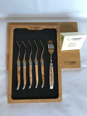 Conjunto de garfo de sobremesa folheado a 6 peças Laguiole en Aubrac com alças de madeira de oliveira - Imagem 1 de 4