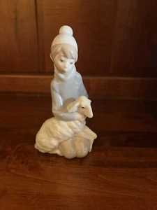 Lladro Figur 4676: Hirte mit Lamm, Junge mit Schaf, Krippe, matte Oberfläche - Bild 1 von 5