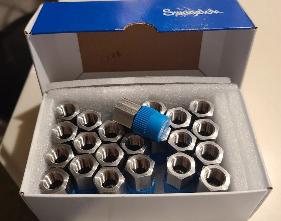 Lot (23) Swagelok SS-4-RB-2, 1/4"MNPT x 1/8" FNPT 316ss Reducing Bushing Pipe - Image 1 of 1