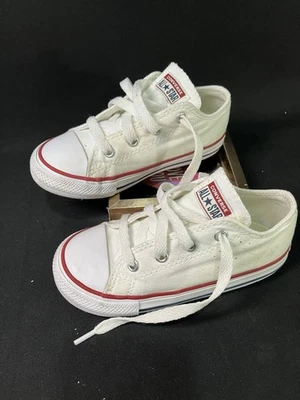 Zapatilla deportiva blanca Converse para niños pequeños Chuck Taylor All Star talla 9 Foto 1 de 4