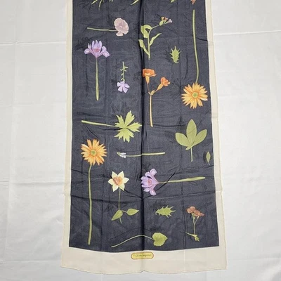 Salvatore Ferragamo Estola de Gasa Negra Diseño Floral - Accesorio de Moda Foto 1 de 4