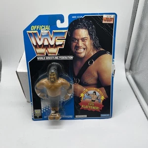 RARO Fatu WWF Hasbro Titan 1993 Fatu Flattner Nuevo Sellado - Imagen 1 de 13