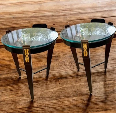 Un par de mesas auxiliares tradicionales. Inspirado en la estética de los siglos XVIII y XIX Foto 1 de 4