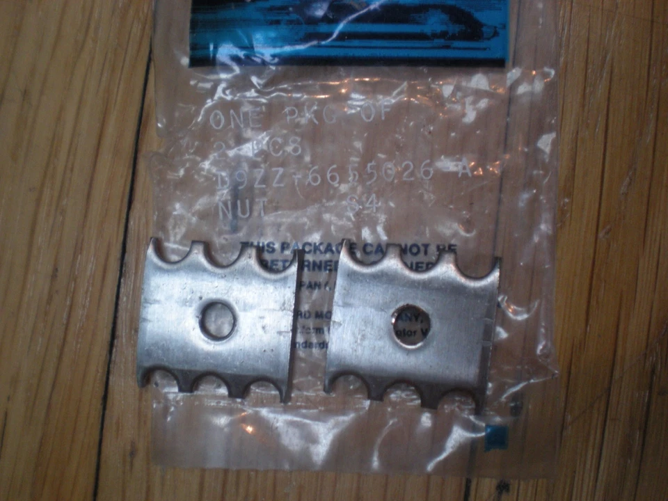 НОВЫЕ ИЗ СТАРЫХ ЗАПАСОВ 1979 - 1993 FORD MUSTANG ГАЙКИ ЗАМКА БАГАЖНИКА НА КРЫШЕ - Изображение 1 из 1