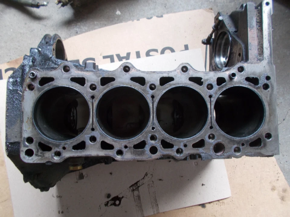 Mercedes Benz 190D 2.2L Diesel Engine Block / Main Caps 84 85 Used Standard Bore - Image 1 of 3