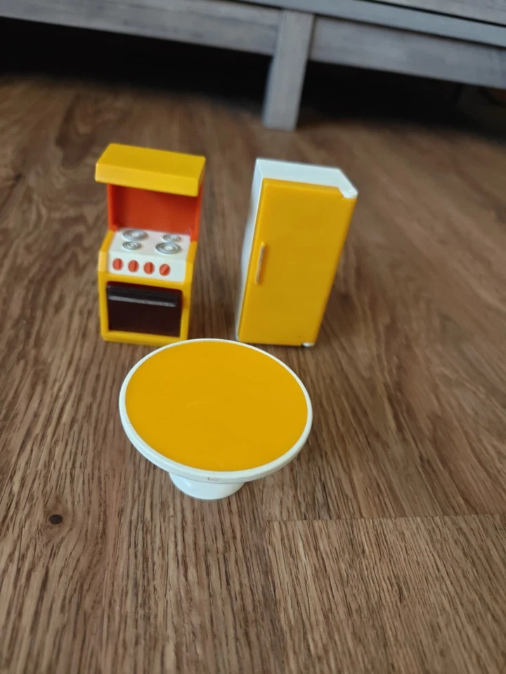 Electrodomésticos de cocina Fisher-Price vintage años 70 casa de muñecas - estufa, mesa nevera Foto 1 de 1