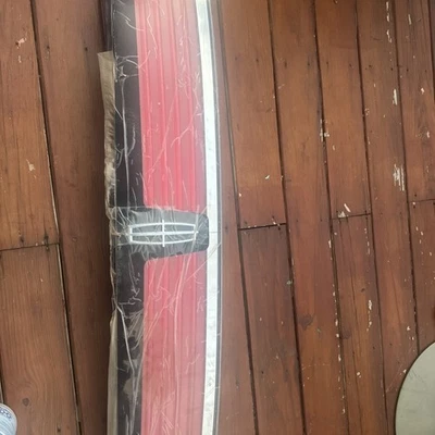 Used Center Tail Light Assembly fits: 2007 Lincoln Mkx center lid mounted Center - Imagem 1 de 4