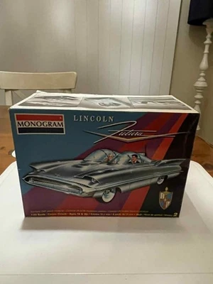 MONOGRAM 1:25 SCALE LINCOLN FORD FUTURA CONCEPT CAR MODEL KIT MINT IN THE BOX - Image 1 of 4