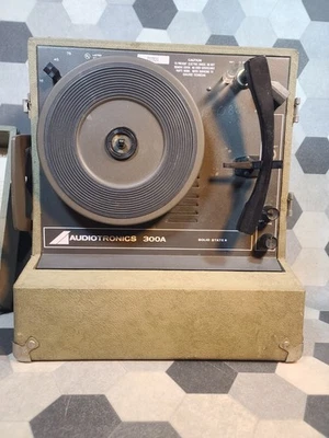 老式Audiotronics 300-A唱机便携式转盘4速-已测试哇 — 第 1/4 张图片