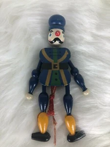 Souvenir giocattolo vintage polizia canadese montata in legno corda tirante - Foto 1 di 4