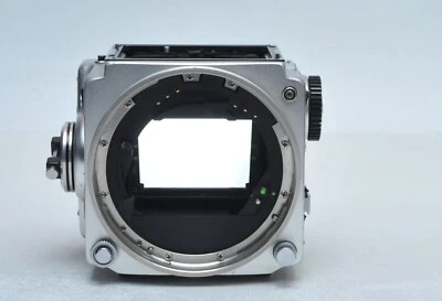 Zenza Bronica ETR Medium Format Film Camera Body Silver with Split Focus Screen - Image 1 of 4