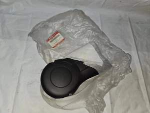 NEW ORIGINAL 11380-05H20 SUZUKI BURGMAN 400 CRANKCASE COVER PIECE - Picture 1 of 3