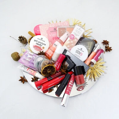 ESSENCE, CATRICE, L.O.V Weihnachtsgeschenk Kosmetikpaket 25x Kosmetik von Essence, Catrice & L.O.V40