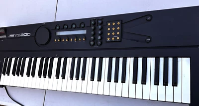 YAMAHA EOS YS200 Synthesizers 1988 With Memory Card Vintage Fm Synth With Manual - Image 1 of 4