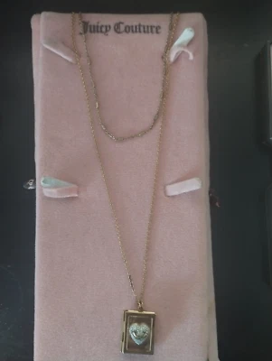 Medallón cuadrado corazón dorado vintage Juicy Couture Foto 1 de 4