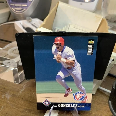 Juan Gonzalez #240 1997 Collector's Choice Texas Rangers - Image 1 of 2