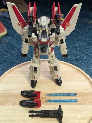 Figura de acción clásica suelta Hasbro Jetfire Transformers Voyager Foto 1 de 4