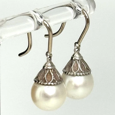 Pendientes colgantes Tiffany & Co. de plata de ley de 9 mm con gancho de perlas Foto 1 de 4