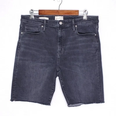 Bermuda de tiro alto Universal Thread para mujer talla 16/33 elástica gris carbón Foto 1 de 4