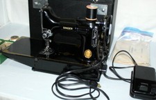 Vintage Singer 221 Featherweight Sewing Machine Cat 3-120 w/ Original Case Nice