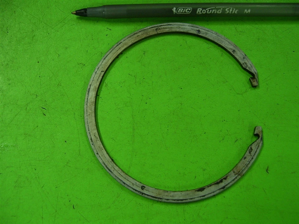 Toyota Tacoma 1999 4x4 cojinete de buje delantero clip de retención clip en C anillo de presión OEM Foto 1 de 1