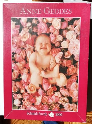 Schmidt Puzzle 1000 pezzi di Anne Geddes - Bambina tra le rose - Immagine 1 di 4