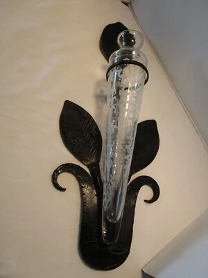 Jarrón trompeta vintage de bolsillo de pared de hierro forjado con vidrio grabado 24”T años 80 Foto 1 de 4