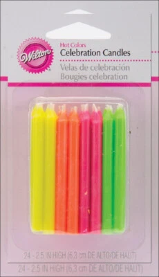 Свечи на день рождения Wilton, 2,5 дюйма, горячие цвета, упаковка из 24 цветов  - Изображение 1 из 2
