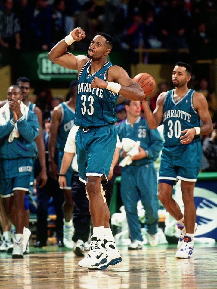 Charlotte Hornets Alonzo Mourning 8x10 Photo NBA Basketball Print - Image 1 of 1