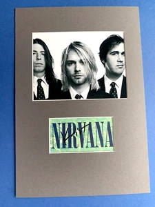 Pegatina firmada KRIST NOVOSELIC "Nirvana"/Passepartout 20x30 autógrafo - Imagen 1 de 2